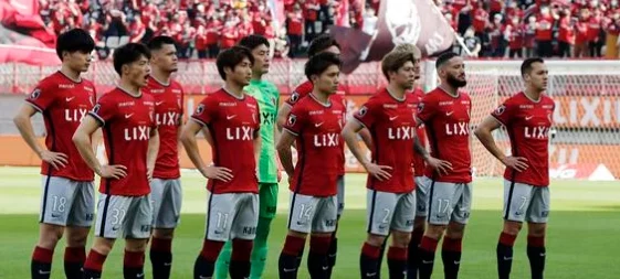 鹿島アントラーズユニフォーム変遷：時代と共に進化するスタイル - J