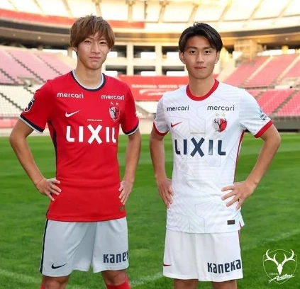 鹿島アントラーズユニフォーム変遷：時代と共に進化するスタイル - J