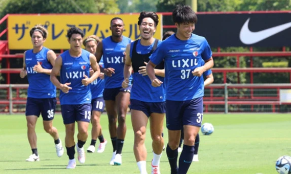 鹿島アントラーズユニフォームカラーが持つ意味とは - J League Shop